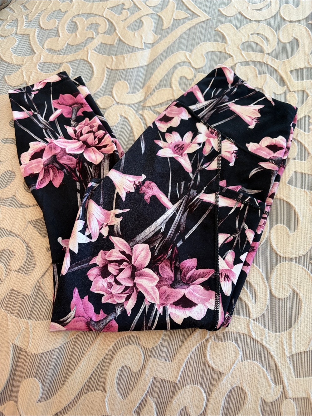 Floral Print Leggings — Black with Pink Flowers